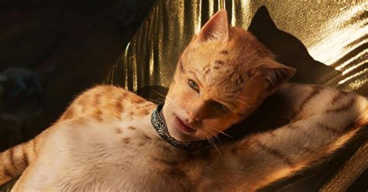 What does bombalurina sing in cats