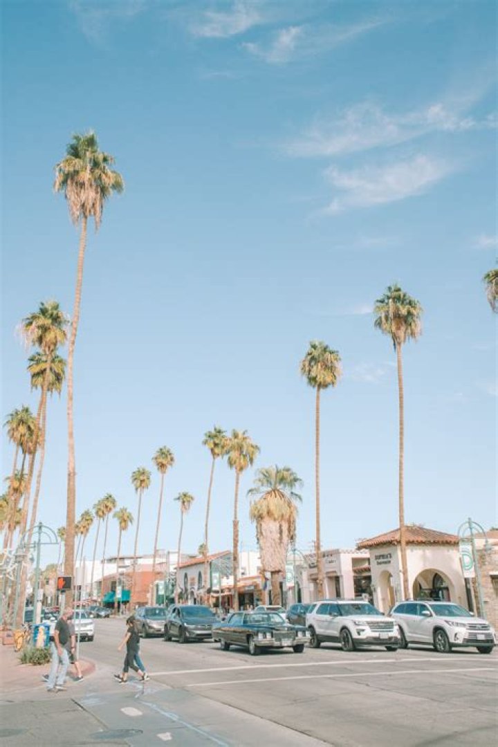 What is the closest major airport to Palm Springs