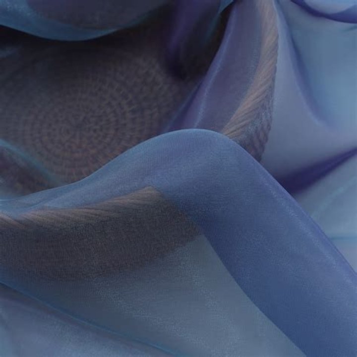 What is the difference between organdy and organza fabric