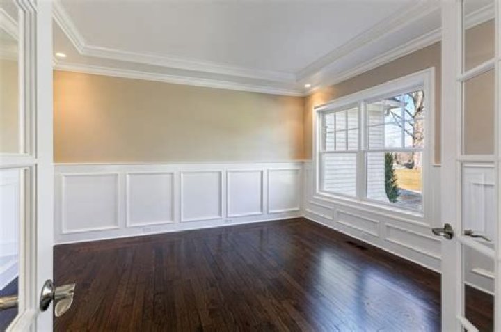 What is the molding in the middle of a wall called