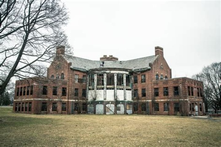 What is the oldest insane asylum