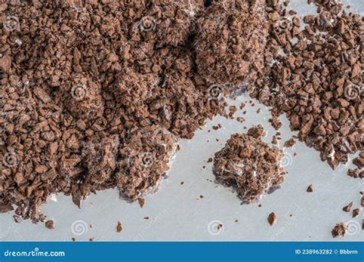 What kind of mold grows on coffee grounds