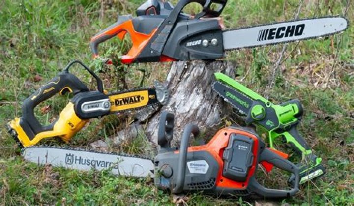 What kind of oil do you put in a Husqvarna chainsaw