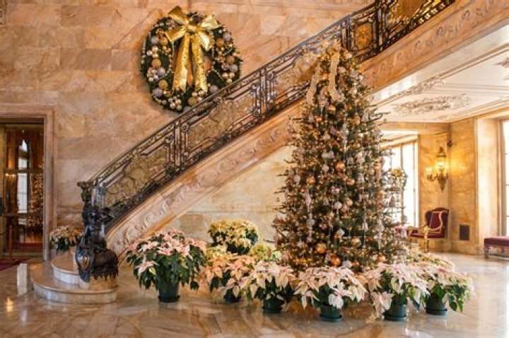 What Newport mansions are decorated for Christmas