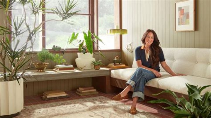 What style does Joanna Gaines decorate in