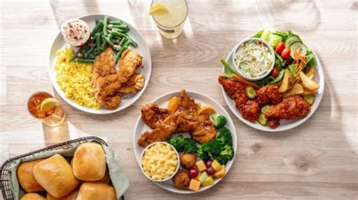 What time is dinner at Golden Corral