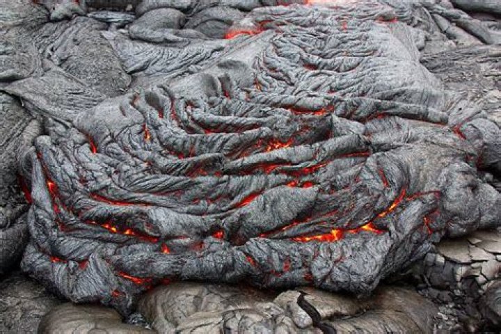 What type of rock is pahoehoe