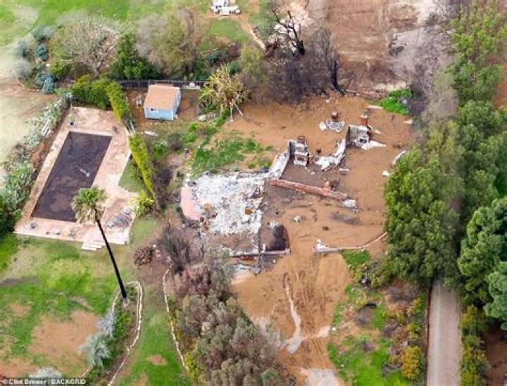 Which celebrities lost their homes in the fire